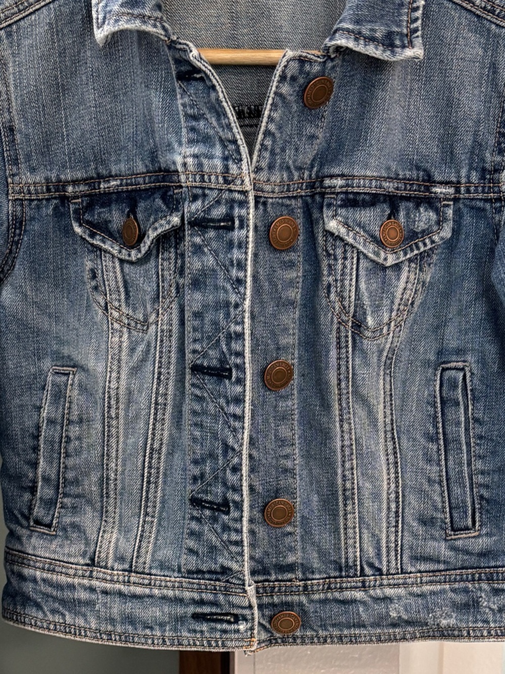American Eagle Outfitters Classic Denim Jacket - Size XS - Picture 5 of 9
